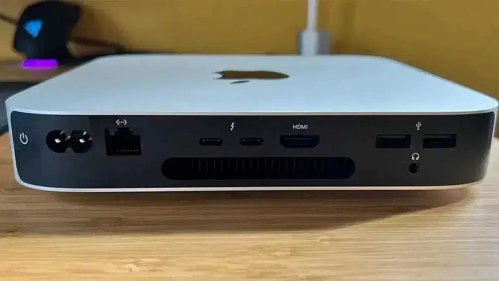 Mac Mini M2 8C CPU / 10C GPU 8GB RAM 256 SSD impecabil, in cutie