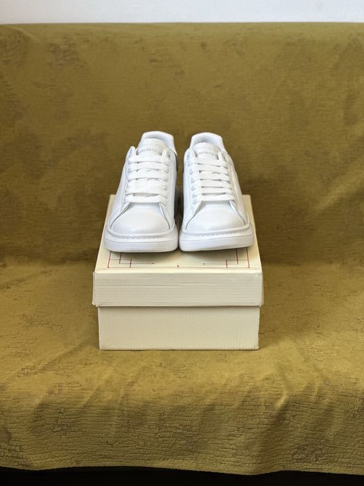 Alexander McQueen 41, 43