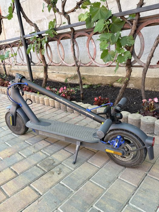 Trotinetă electrică Xiaomi Mi Electric Scooter 3