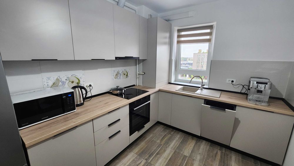 2 camere - Coresi Kasper - vedere spre Quosmo/pietonala/Coresi mall