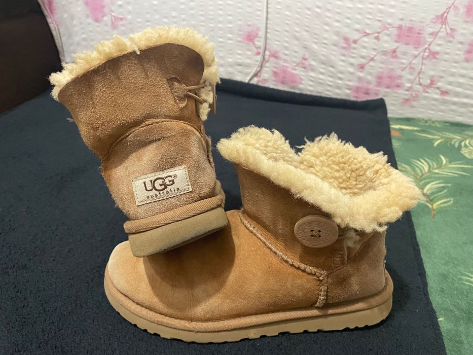 UGG marimea 37 maro