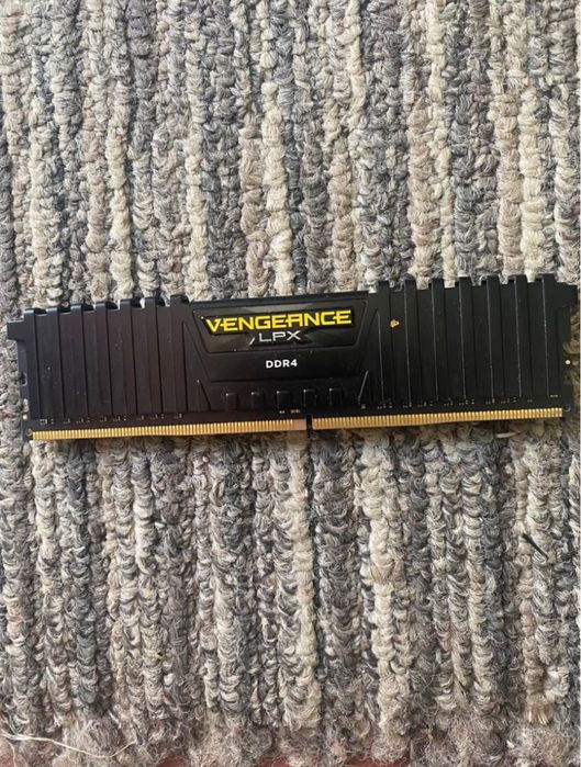 Vand 8 gb ram corsair vengeance 2400 mhz