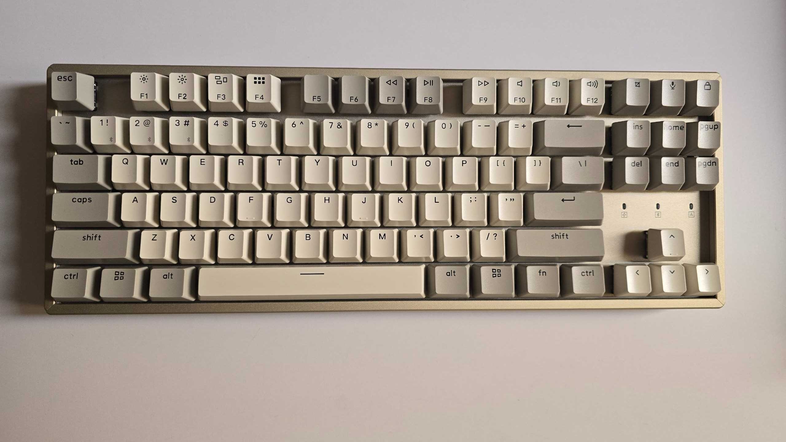 Клавиатуры Keychron К8 и Logitech K380