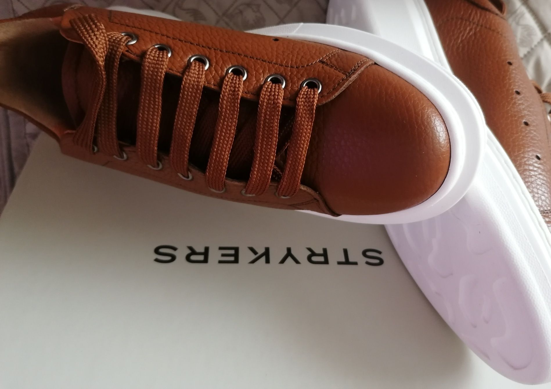 STRYKERS Adidas din piele