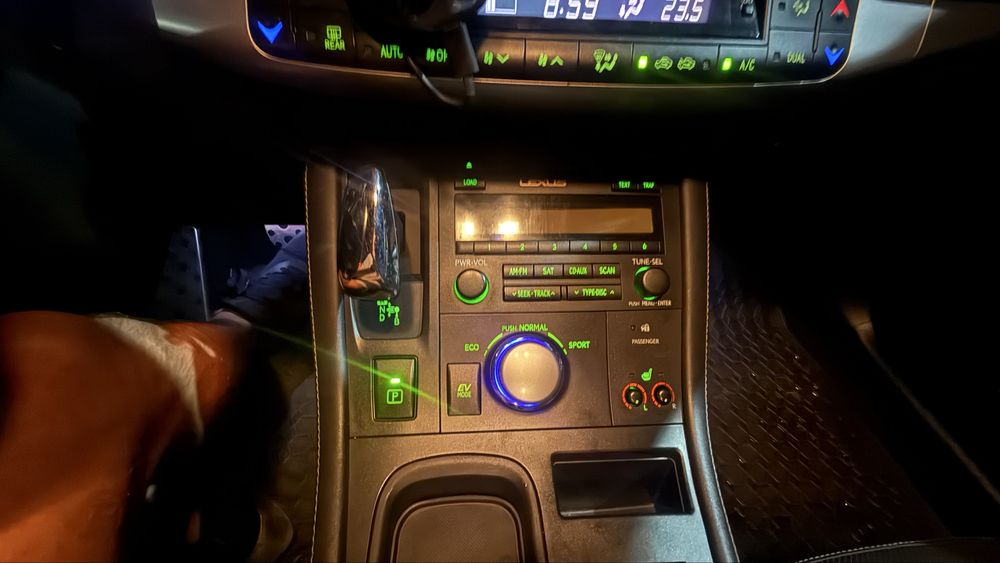 Vând Lexus CT200H F-Sport/hybrid/Alb perlat/Lux/ 168000km