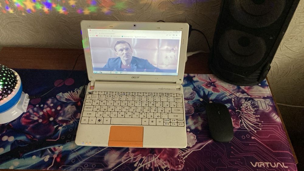 Продам нетбук мышку коврик