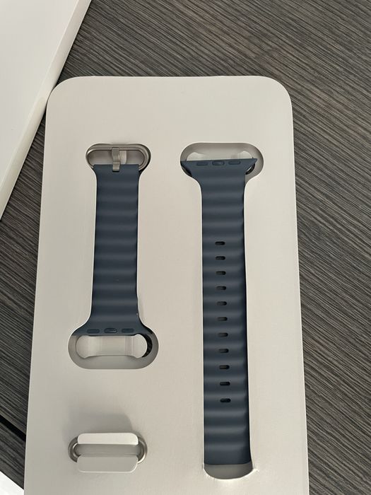 Продавам чисто нова каишка  Blue Ocean Band за Apple watch 3