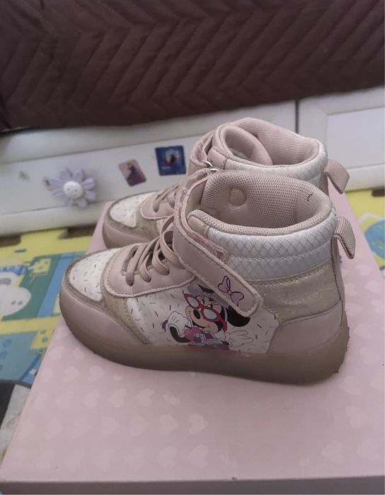 Високи кецове с Мини Маус на waikiki н-р 29 с подарък!