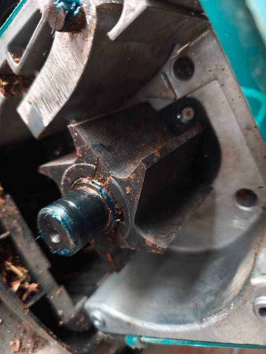 Tocator crengi Makita UD2500