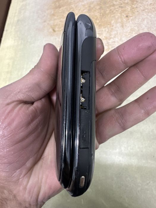 Blackberry sotiladi srochno