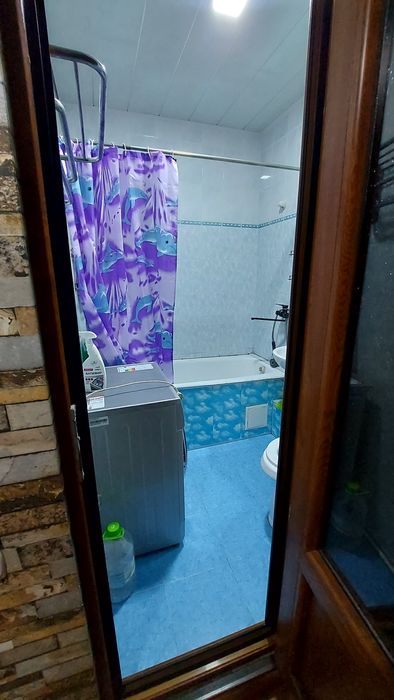 Сдается 1ко переделаная в 2 х в районе Вокзала ориентир"Киви"магазин.