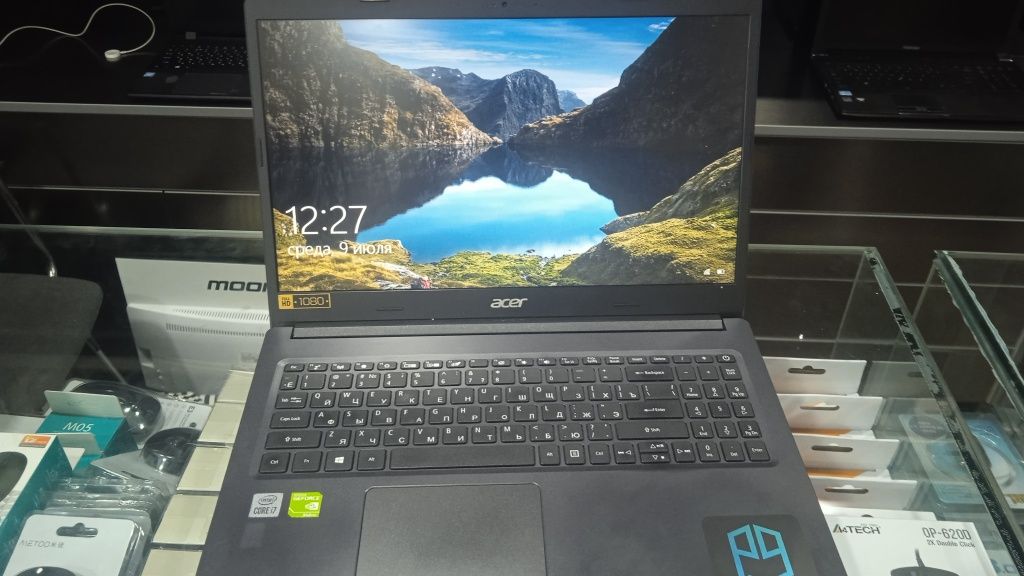 HDD 1tb ssd128 ram8 Intel core i7 10 avlod ful HD video karta gtx940mx
