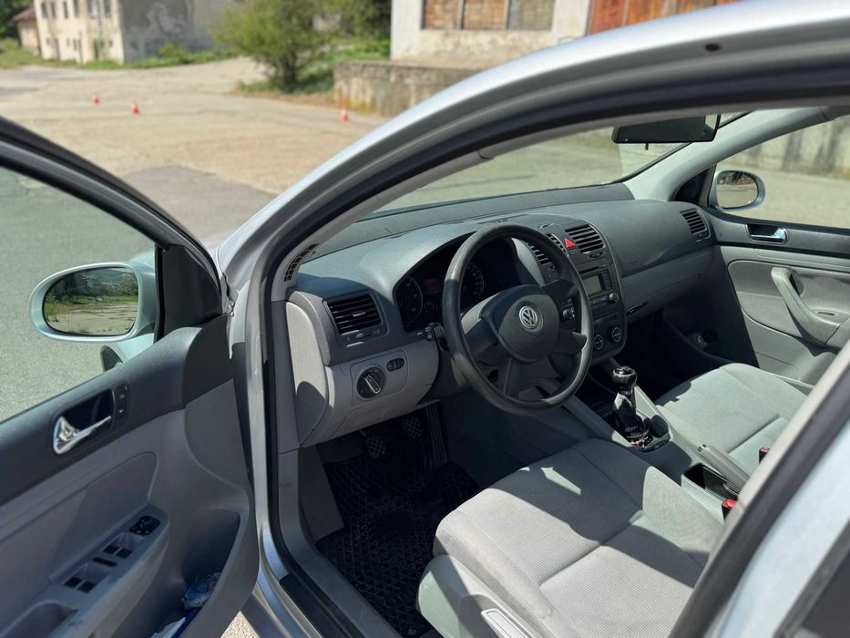 Mașină Volkswagen golf
