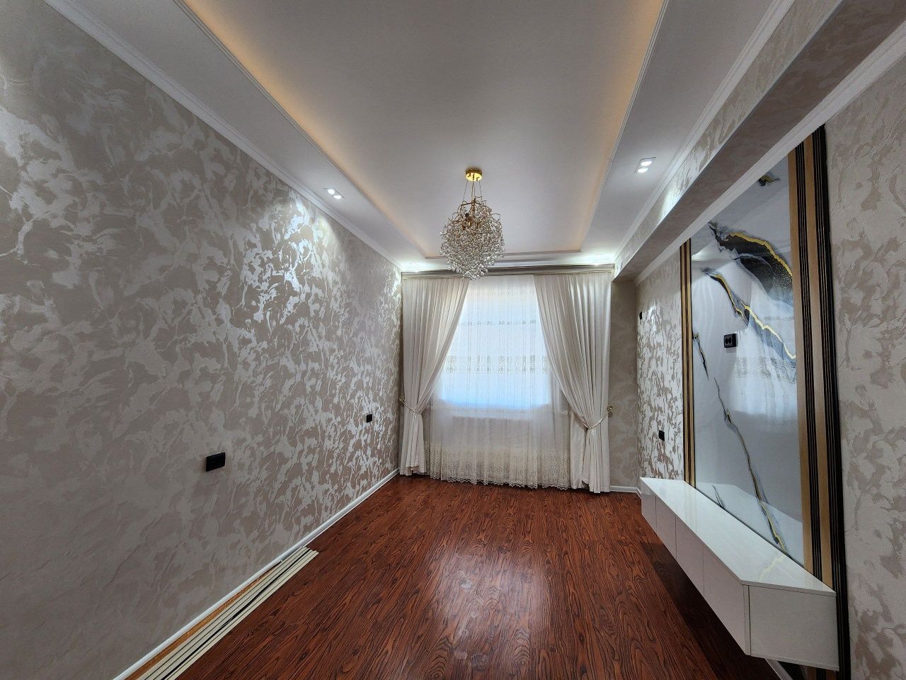 2-xonali 6-qavatda 68m² kvartira sotiladi.
8-qavatli Liftli dom.
Narx: