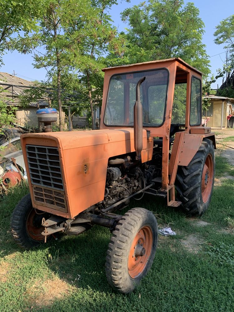 Vand tractor fiat 411 .