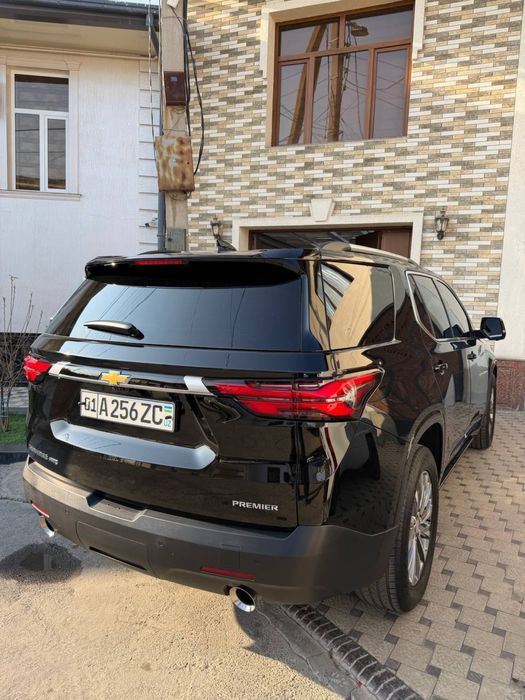 Travers premier qora rang kraskasi toza