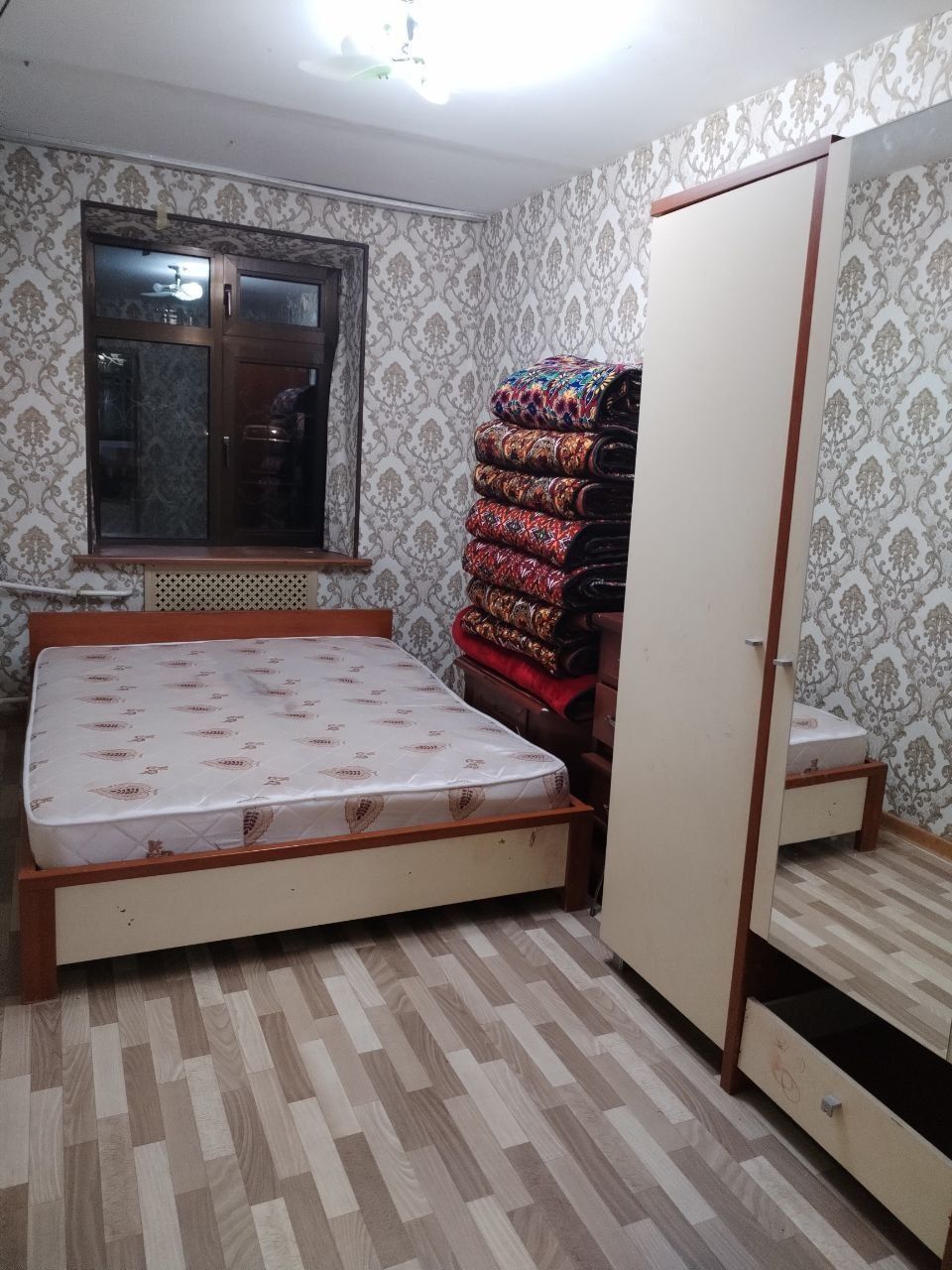 Продам чил 25 квартил 2хона 1 этаж 5 этажлий дом 2.6 балкон 52 м²