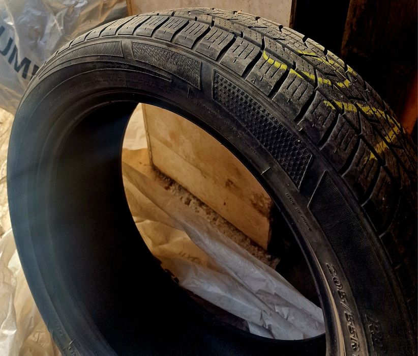 2 броя зимни гуми ROADHOG RGAS02XL 205/55/17 отлично запазени втора уп