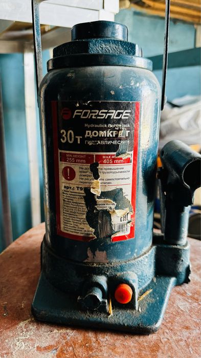 Домкрат 30 тон новый