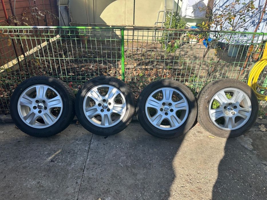 Jenti aliaj Ford cu cauciucuri de iarnă 205/55/16