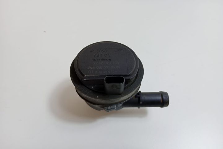 Pompa  recirculare apa A0005000686 Mercedes-Benz GLA-Class  seria