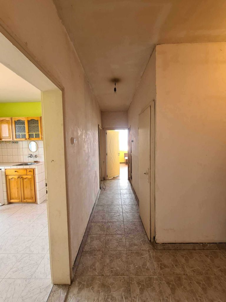 Продава се Тристаен апартамент в Хасково, Възраждане - 86 кв.м за 687 €/кв.м - Снимка #2