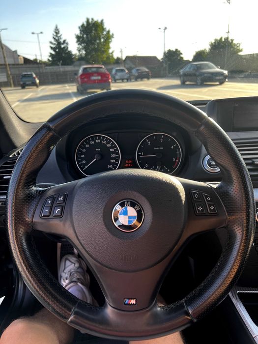 BMW Seria 1 • 2.0 Diesel 143CP • Manuală 6 trepte • Trapa • Jante M