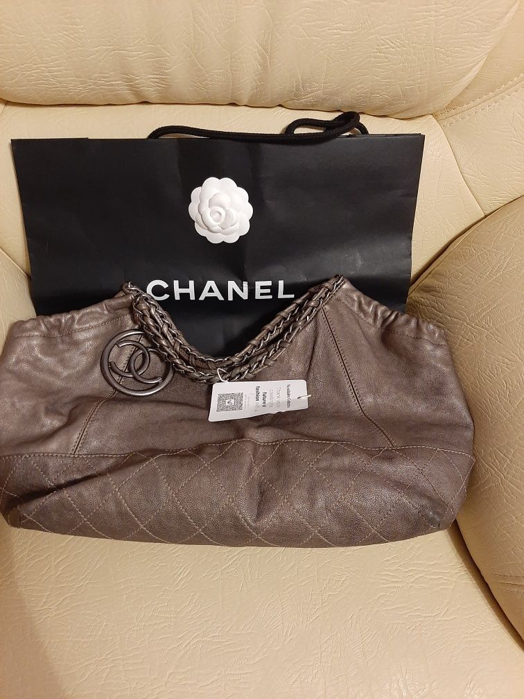 Vând geanta Chanel noua