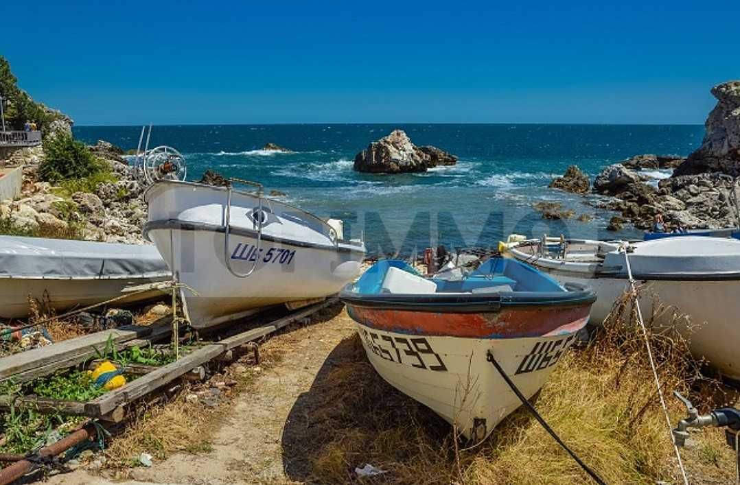 Просторен парцел с морска панорама