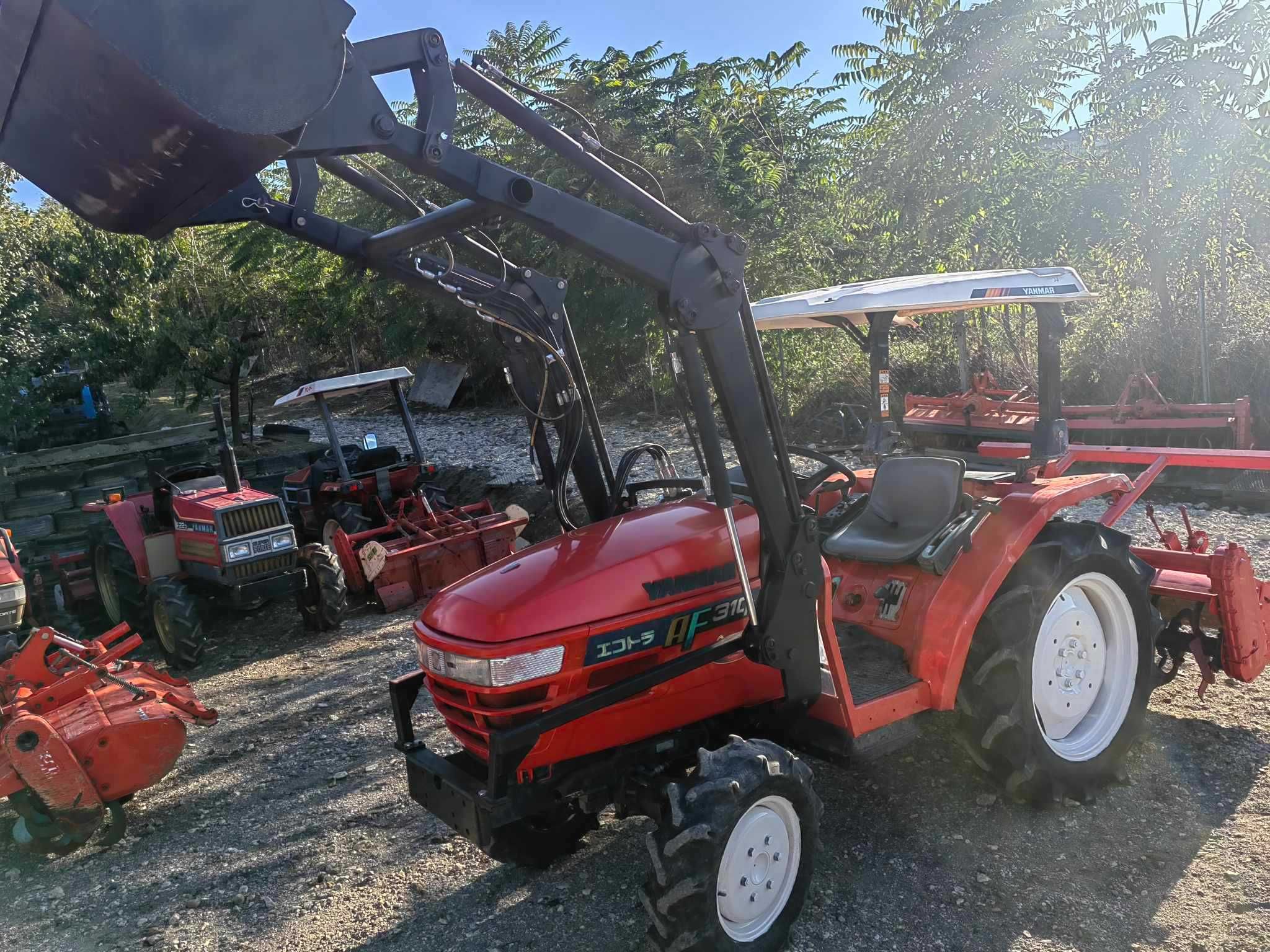 Челен товарач YANMAR AF310 4x4