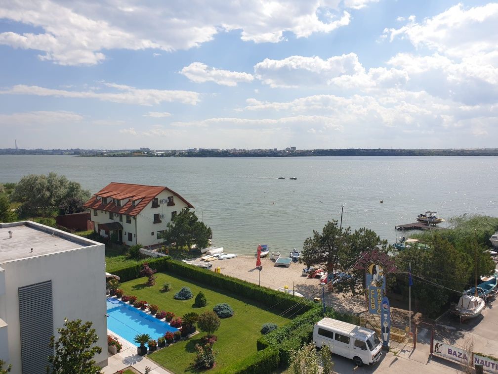 Inchiriez  Ap.3 cam cu vedere la mare/lac,in st.Mamaia