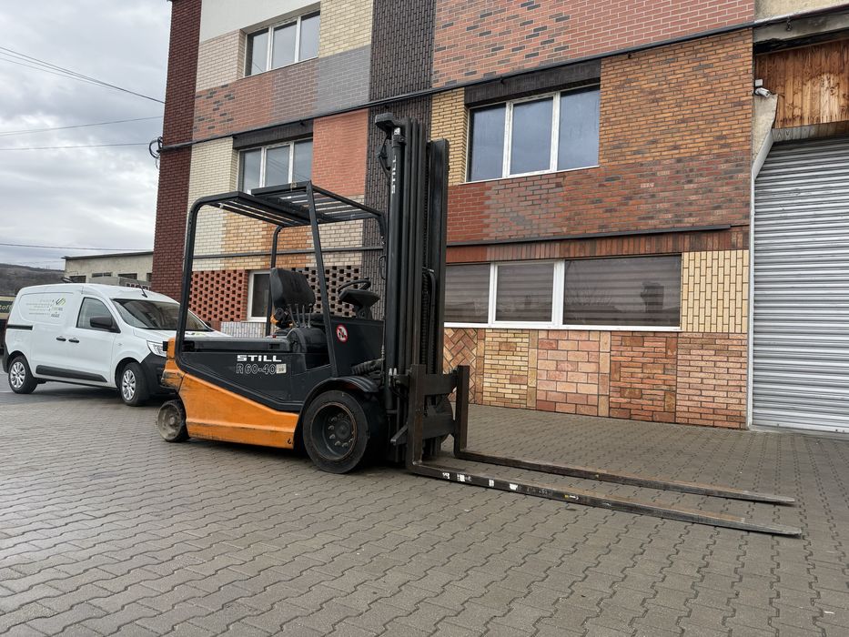 De vanzare sau da inchiriat stivuitor  Still cu capacitate de 4 T