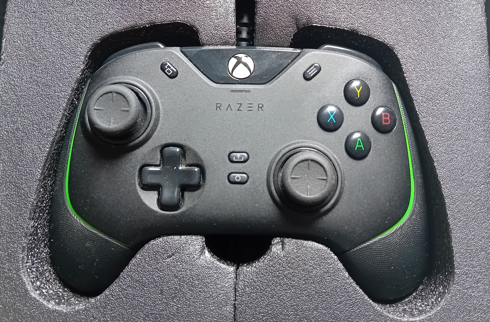 Razer WOLVERINE v2 wired gaming controller джойстик XBOX PC