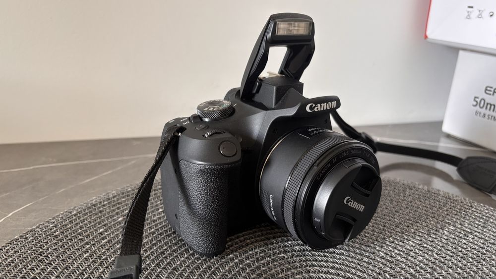 Canon EOS 2000D + obiectiv Canon 50mm