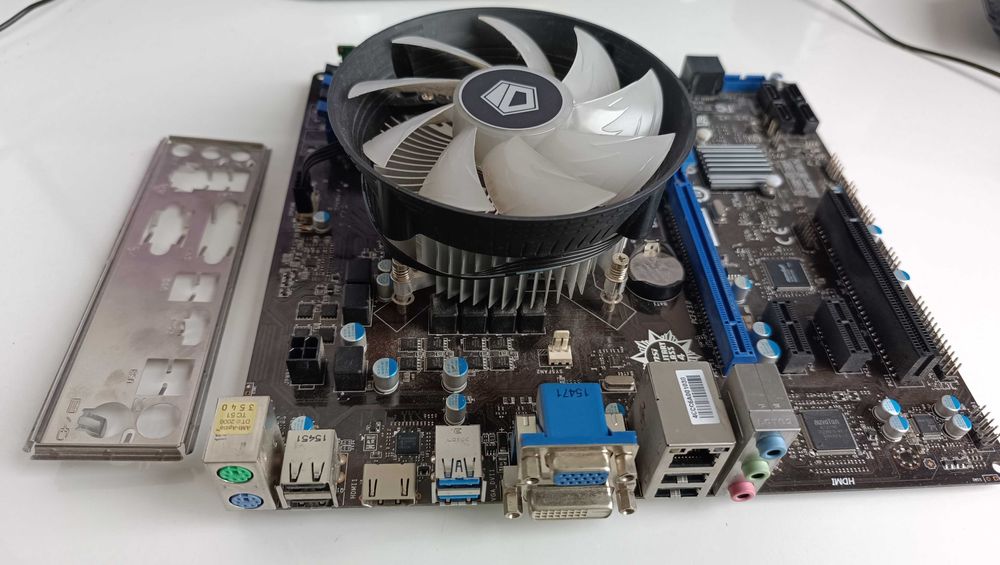 части от компютър: MSI B85M-E45 + Intel Core i7-4790 + 8GB DDR3