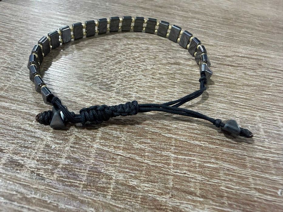 Златна гривна с маниста