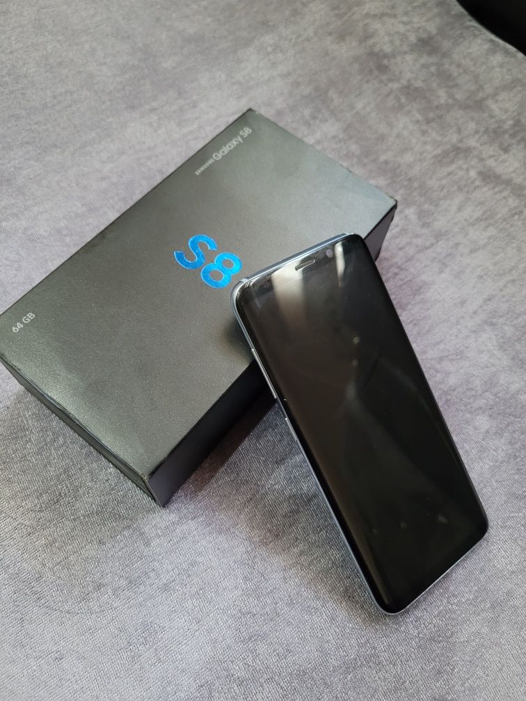 Samsung s8 телефона е в добро състояние с  издръжлива батерия