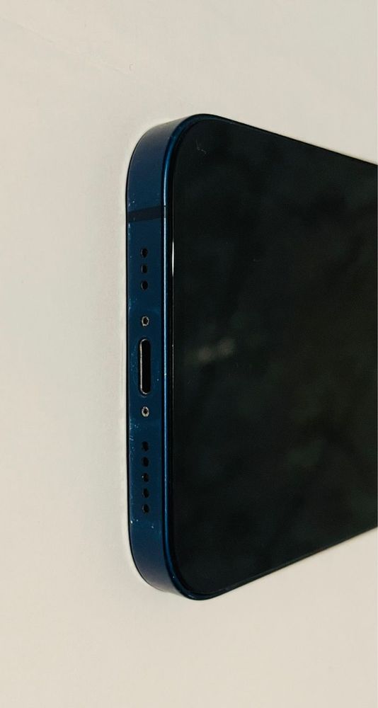 Продаю iPhone 12