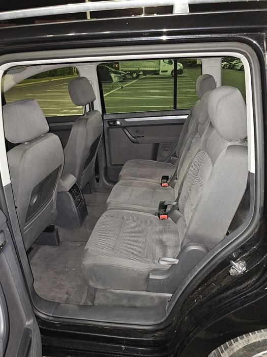 Vând Volkswagen Touran