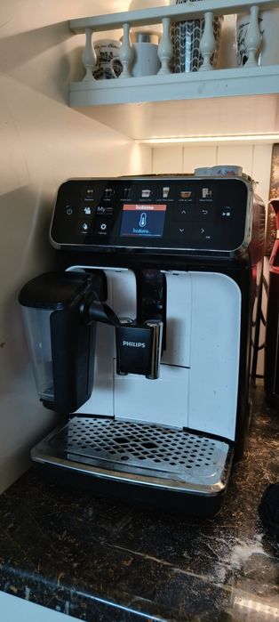 Espresor automat Philips 5400 latte go ALB