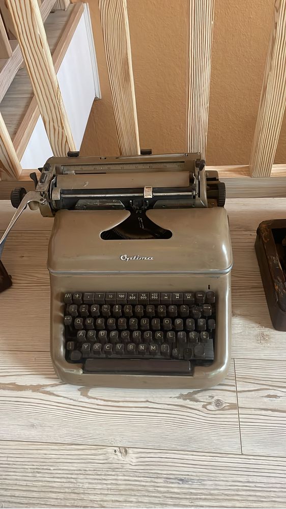 Masina de scris vintage de colectie