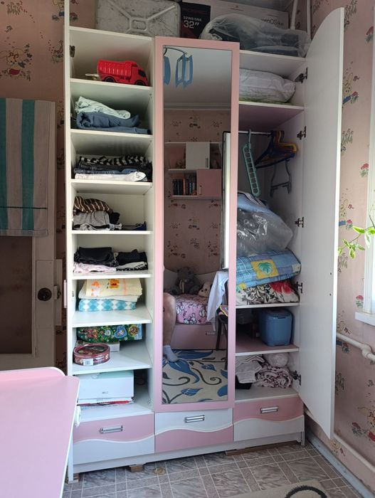 Продаются шкаф стол кровать полки