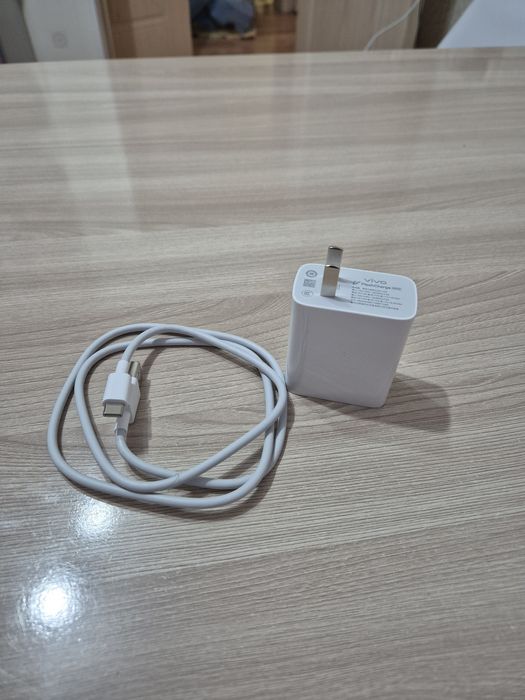 Зарядный блок и кабель от vivo x200