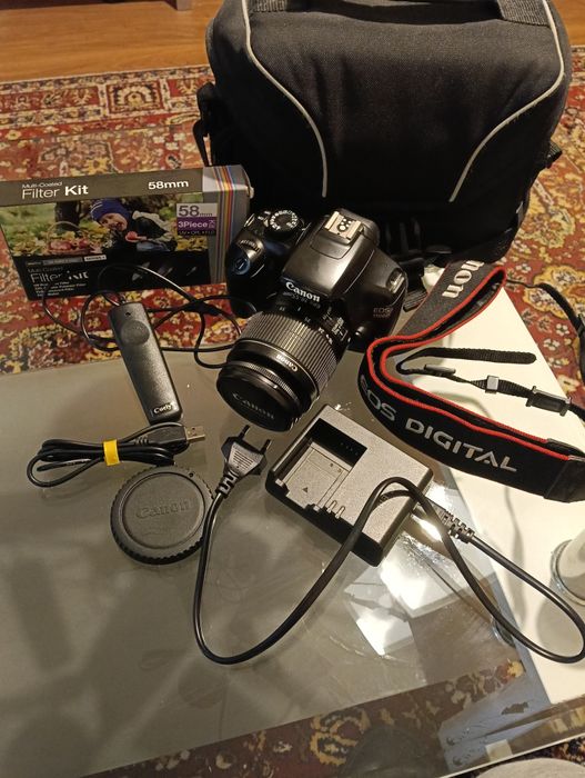 Фотоапарат Canon EOS 1100D