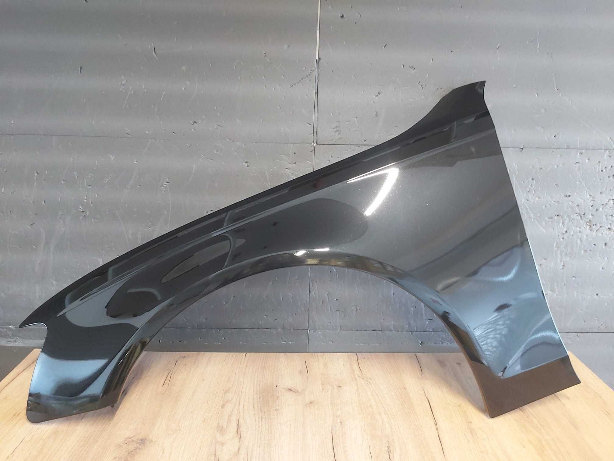 Aripa Fata Stanga Audi A4 B8 An 2007-2011 (LZ9Y (Negru))