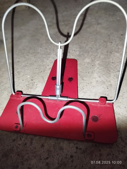 Продам подставку для книг + внеклассное чтение книгу