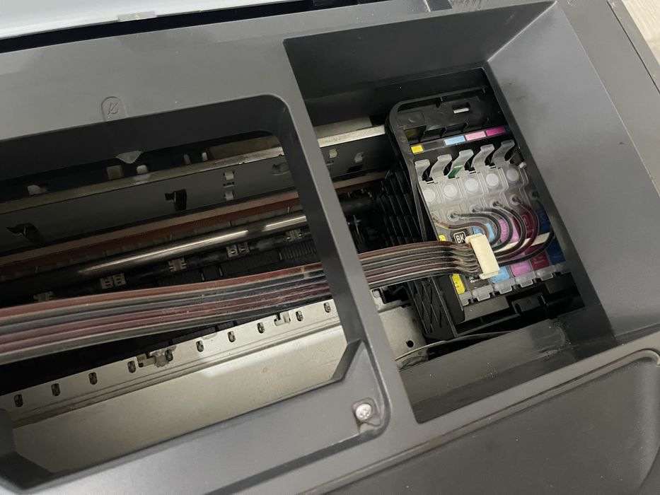 Продам цветной принтер Epson R270