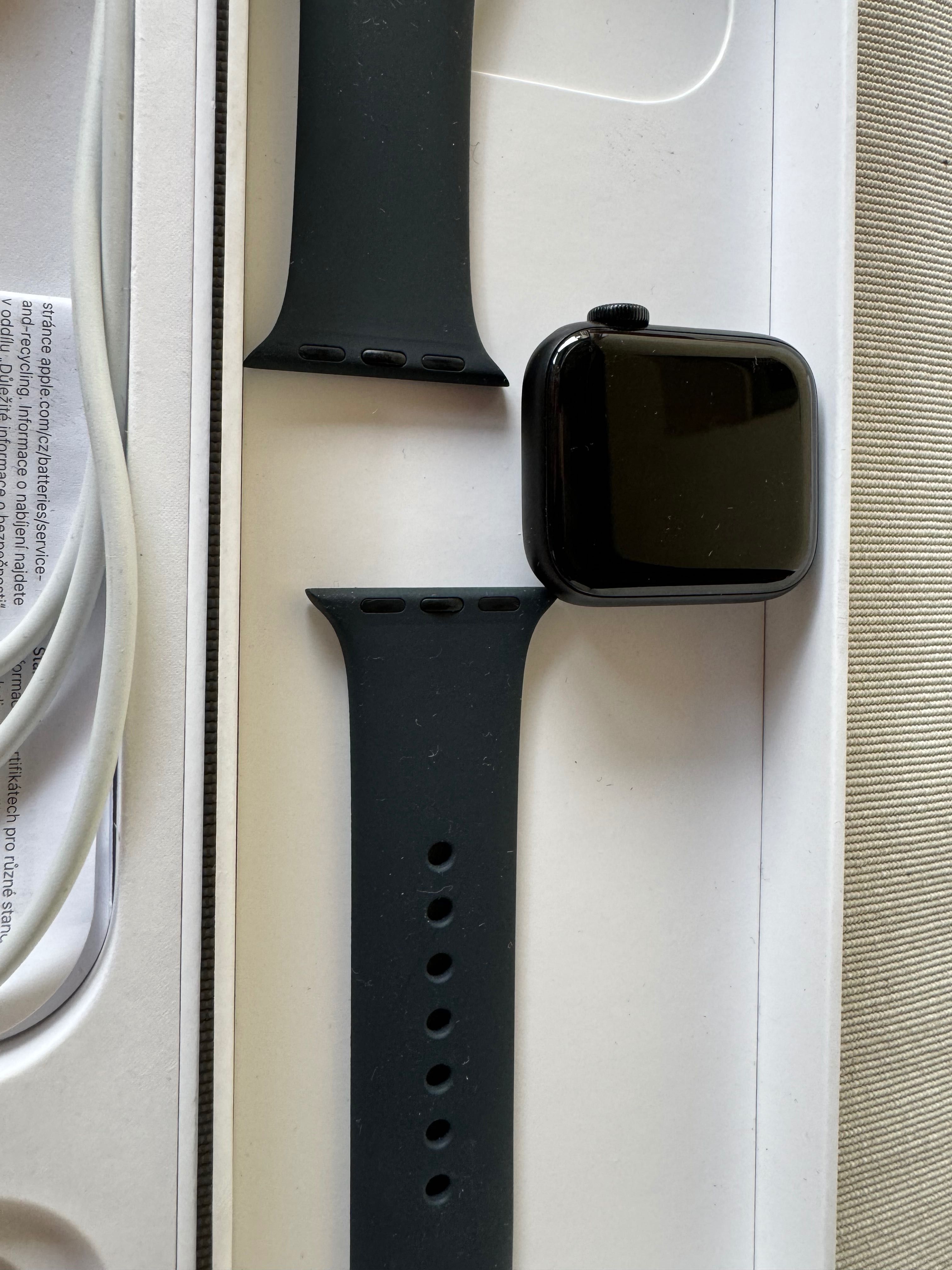 apple watch SE ,midnight aluminium case,черен