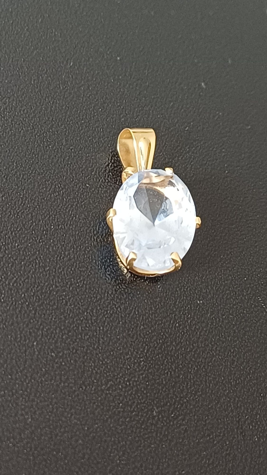 Pandantiv Aur 18k cu piatră de Topaz..2.2g
