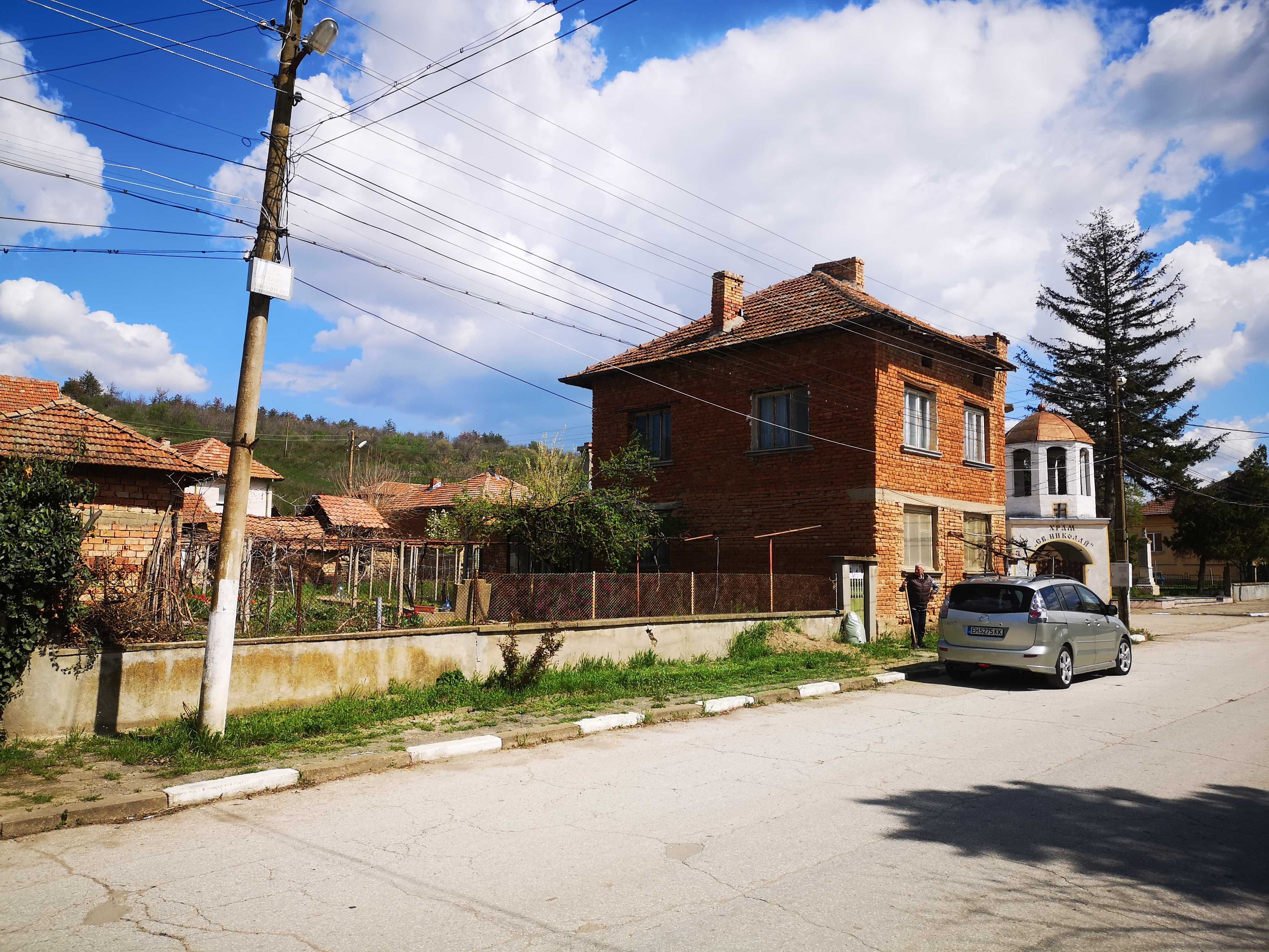 Къща на центъра на село Рибен